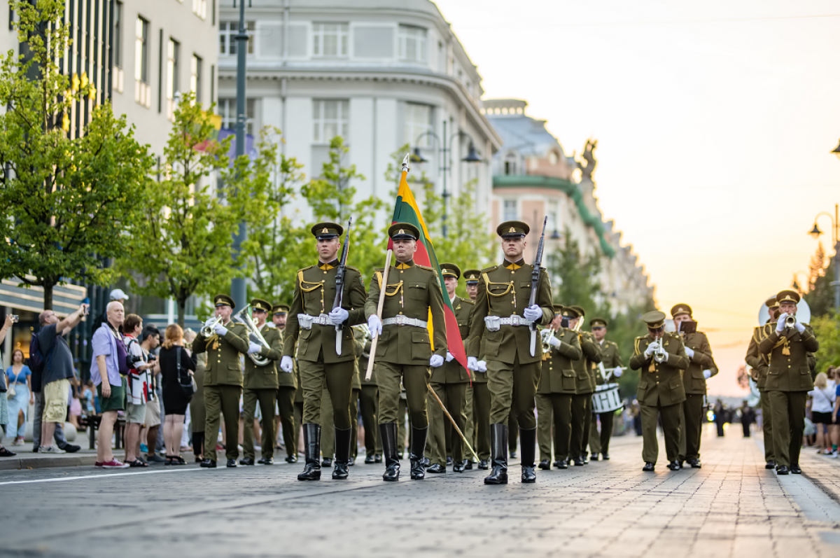 Baigę tarnybą kariai ir pareigūnai renkasi aktyvią veiklą