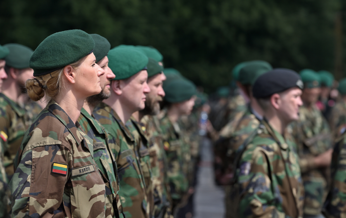 Baigę tarnybą kariai ir pareigūnai civilinei darbo rinkai siūlo išskirtinių įgūdžių